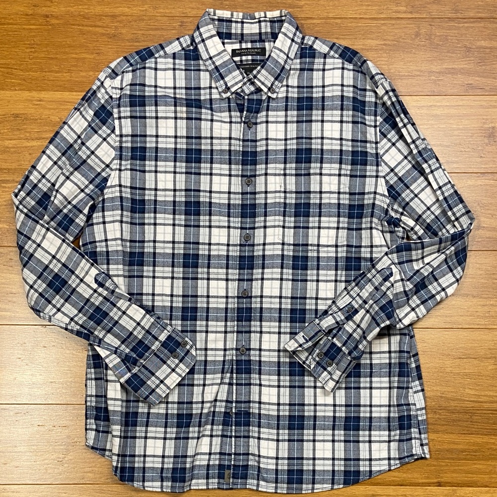 Banana Republic Luxe Flannel  Men's Blue and White Plaid Button-Up Shirt size XL